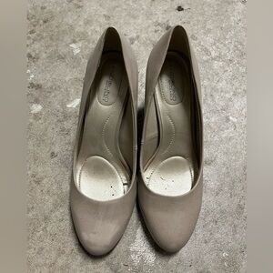 Tan pumps, size 7, Bandolino